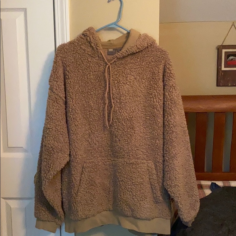 Men’s fuzzy sweatshirt..